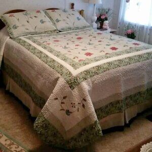 Living Quarters Multicolor Quilt Set. Cream/Ivory Background